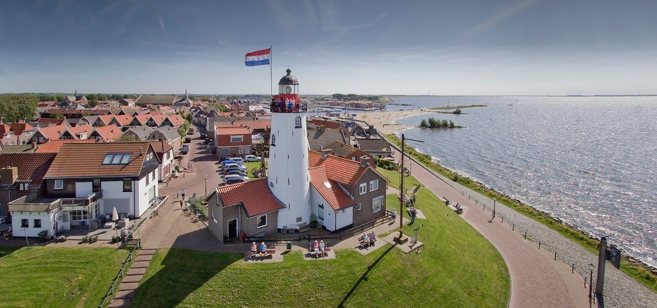 Flevoland 29 Dronefoto vuurtoren Urk 2017 1280x600 1 Drukkerij in