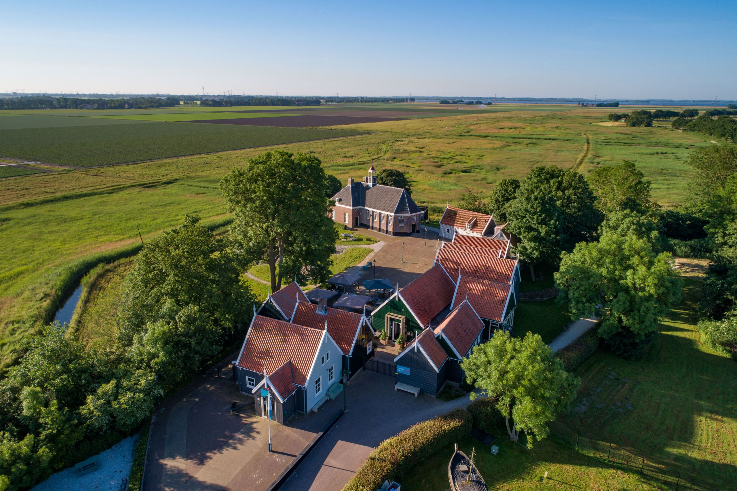 Emmeloord 12 Luchtfoto terp Middelbuurt Schokland 3 scaled 1 Drukkerij in