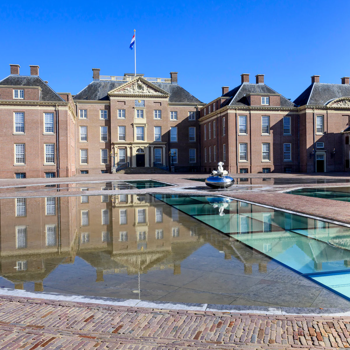 Apeldoorn 12 paleis het loo dateert uit de 17e eeuw het is een museum waar Drukkerij in